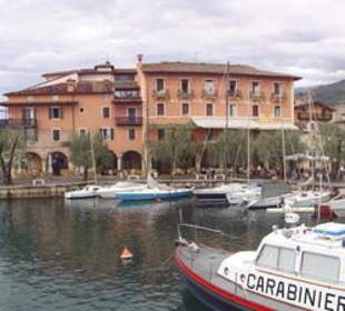 Hafen von Torri del Benaco