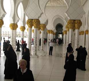 Alle Frauen müssen sich verhüllen