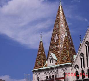 Wieża kościoła na tle nieba