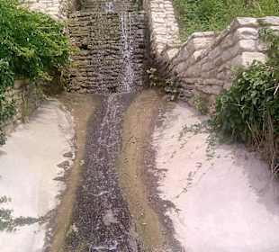 Wasserfall auf dem Weg zu Königin Marias Residenz