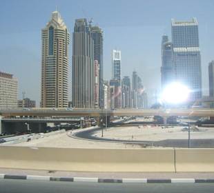 Blick auf die Skyline mit Hauptstraße
