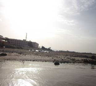 Öffentlicher Strand neben Hotel-Strand - flach!
