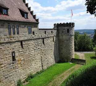 Außenmauern am Burggraben