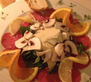 Rinder Carpaccio mit Parmesan und Pilzen