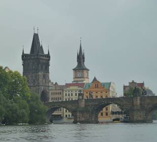 Altstädter Brückenturm vom Boot gesehen