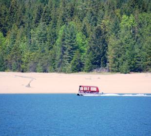 ...das Flusstaxi kreuzt!