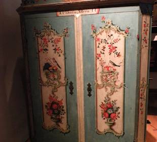 Handbemalter Schrank