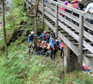 Auf Stegen durch die Klamm