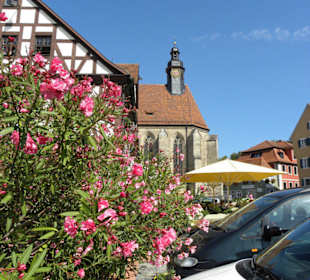 Blumenschmuck am Marktplatz