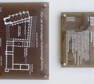 Informationsschilder über die Klosteranlage