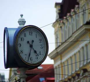 Alte Uhren an der Promenade