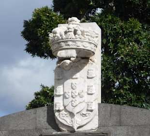 Wappen auf Stadttor