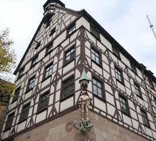 Blick zum Pilatushaus am Tiergärtnertorplatz