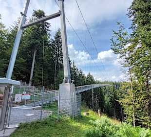 Am Ausgang der Brücke