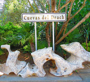 Drachenhöhle Eingangsschild