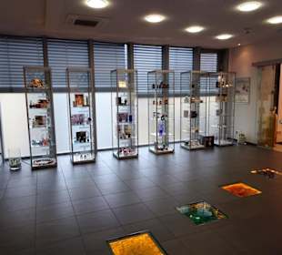 Rundgang durch das Europäische Flakonglasmuseum