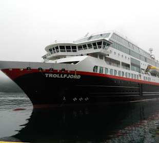 Wir fahren mit der Hurtigruote