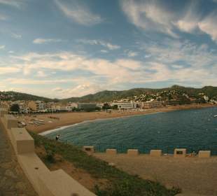 Widok z drogi na zamek