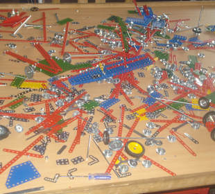 Malé kousky stavebnice