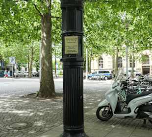 Willy-Brandt-Platz: alte Stadtpumpe