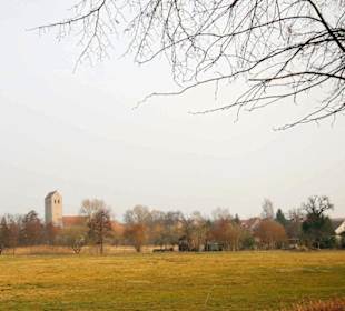 Die Kirche aus der Ferne