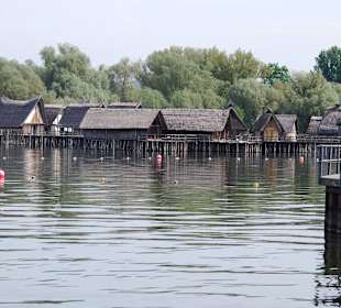 Die Pfahlbauten aus der Ferne