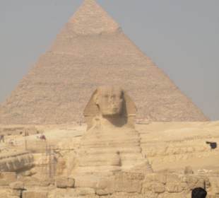 Pyramide und Sphinx