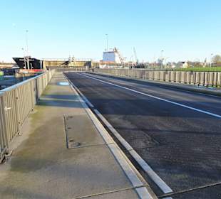 Auf dem Schleusentor der Kaiserschleuse