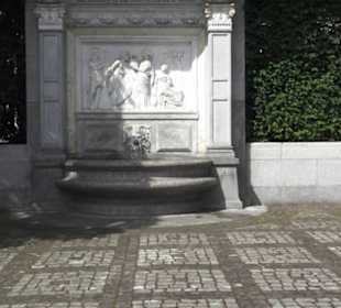 Kurt-Guggenheim-Anlage