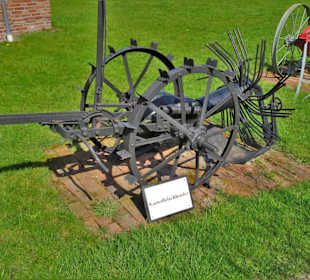 Landwirtschaftliche Geräte im Außenbereich