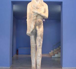 Monumentalstatue Koúros