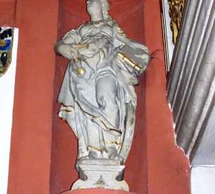Skulpturen an den Wänden der Wallfahrtskirche