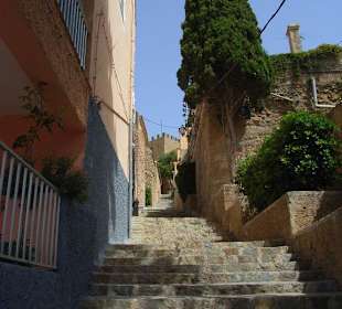 Steile Treppengasse zum Castell