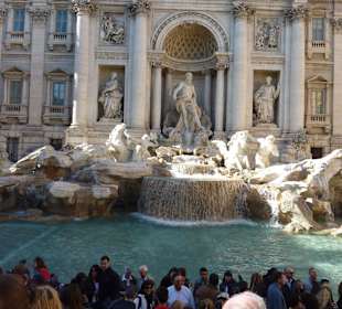 Skulptur des Triton und dessen Pferd