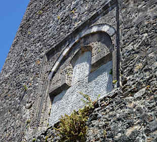 Inschrift am Hintereingang