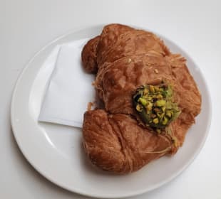 Croistant mit Pistaziencreme