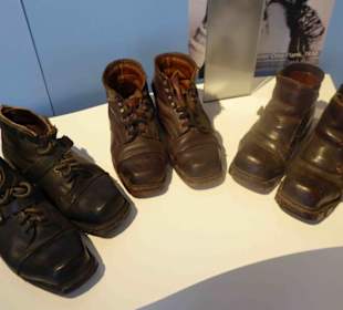 Und die dazugehörenden alten Schuhe