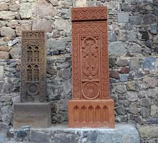 Kreuzsteine am Kloster