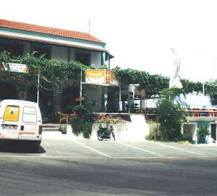 Taverna Sunrise, Karoussades
