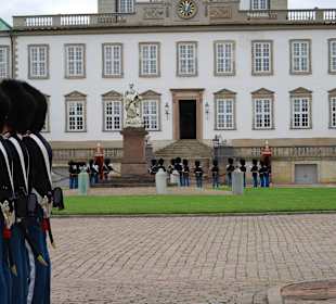 Türe zum Schloss offen