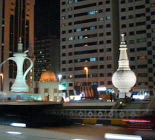 Abu Dhabi bei Nacht 