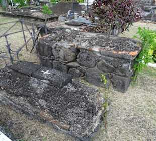 Rundgang über den alten Friedhof am Meer
