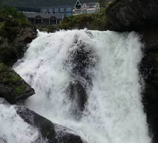 Aussichtspunkt über dem Wasserfall