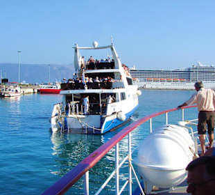 Beim Verlassen des Hafens von Kerkyra (Korfu)