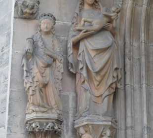 Maria, Jesus und Barbara am Portal von St. Moriz