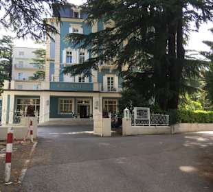 Vorbei am Hotel Bavaria