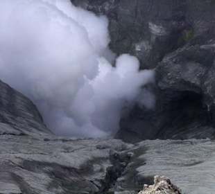 Aktiver Krater des Mt. Bromo