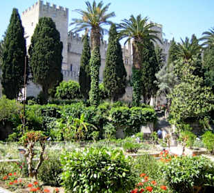 Gartenanlage mit Blick auf Großmeisterpalast