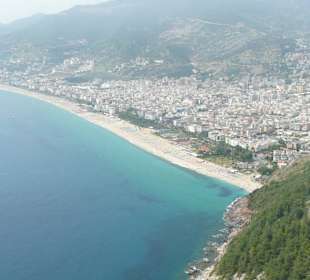 Pohled z hradu na Kleopatřinu pláž