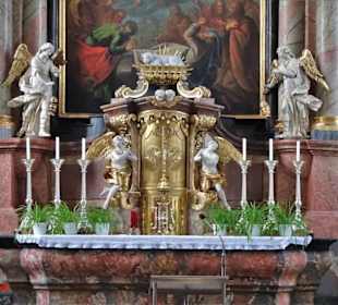 Blick auf den Hauptaltar der Pfarrkirche